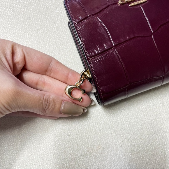 Coach Snap Wallet in Merlot - Picture 2 of 4